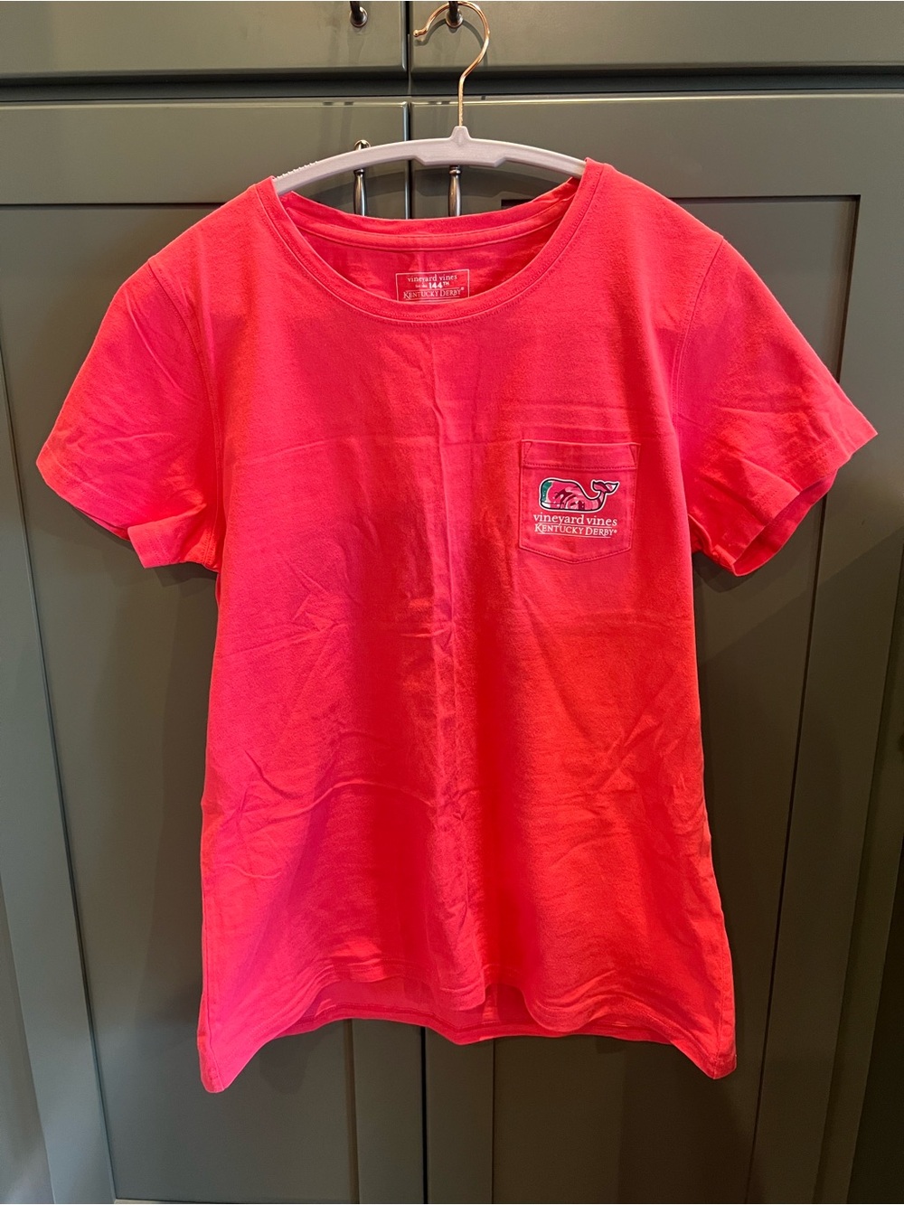 Pinky red 144th Kentucky Derby Vineyard Vines woman’s tshirt near excellent